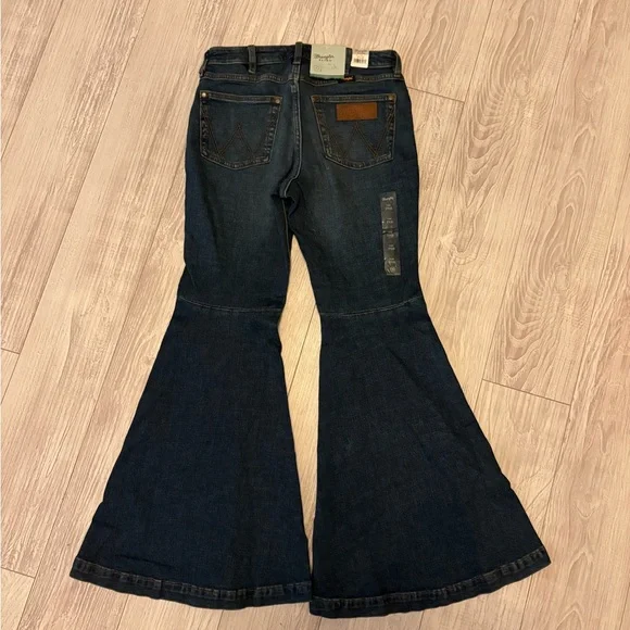 Wrangler Retro Flare Jeans Dark Wash 27x30 New With Tags - Picture 2 of 4